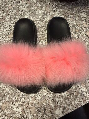 NWOT Pink Faux Fur Slide Sandals